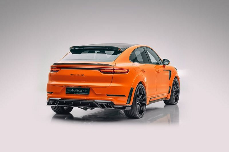 Nội thất của cả hai xe đều có tông đen chủ đạo kết hợp cùng những điểm nhấn cùng màu sơn của thân xe mỗi chiếc.