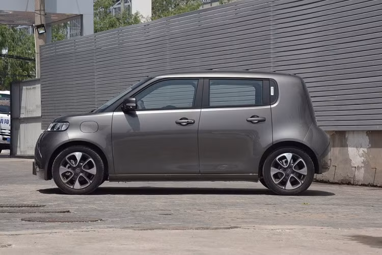  Giá xe điện ORA R2 khởi điểm từ 75.800 nhân dân tệ (tương đương 250 triệu đồng) và kết thúc ở 88.000 nhân dân tệ (tương đương 290 triệu đồng). Đối tượng khách hàng của ORA R2 là giới trẻ, nhất là phụ nữ.