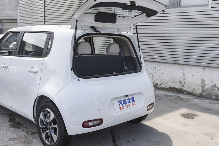 ORA R2 có đưa ra hai tùy chọn cụm pin: một với 34 kWh và một với 38 kWh. Trong đó, cụm pin đầu tiên có cự li di chuyển 360 km và loại thứ hai có cự li di chuyển 401 km, dựa theo lời tuyên bố của nhà sản xuất. Bên cạnh đó, cụm pin đầu tiên sẽ hoạt động cùng với một mô tơ điện sản sinh 48 mã lực và 125 Nm mô-men xoắn cực đại, trong khi cụm pin thứ hai sẽ hoạt đọng với mô tơ 61 mã lực và 130 Nm mô-men xoắn cực đại