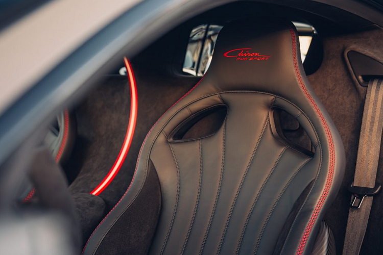 Khung gầm được cải tiến trong khi hệ thống treo sở hữu góc camber của bánh trước được chỉnh âm 2,5 độ nhằm mang đến khả năng vận hành tối ưu. Cùng với đó, Bugatti cũng đã phát triển thêm các khớp treo mới, giúp chúng phù hợp hơn với các chi tiết nâng cấp.