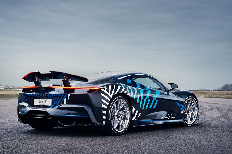 “Tại giai đoạn thử nghiệm mô phỏng và trong hầm gió, bằng các tinh chỉnh trang bị khí động học, chúng tôi đã ghi nhận 1 bước tiến đáng kể trong phạm vi di chuyển của mẫu xe Pininfarina Battista hoàn toàn mới so với dự đoán ban đầu,” Nott Wollmann nói thêm.