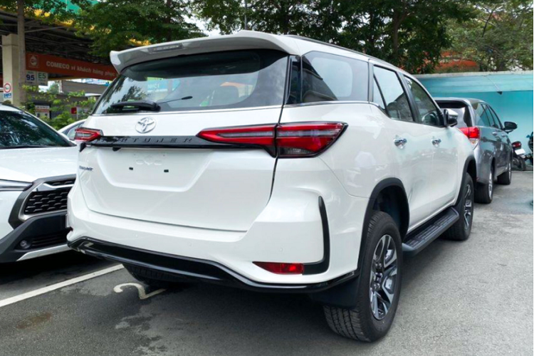 Chính vì thế, Fortuner 2021 nói chung hay phiên bản Fortuner 2.4L Legender chắc chắn sẽ gây “khó dễ” cho các đối thủ trong phân khúc SUV 7 chỗ cỡ trung tại thị trường Việt.