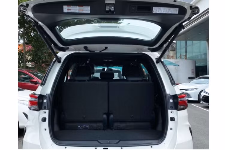 Với thế mạnh nằm ở thương hiệu mạnh, dòng xe có “số má” trong phân khúc nỗi tiếng ở khả năng giữ giá, dễ mua thuận bán.