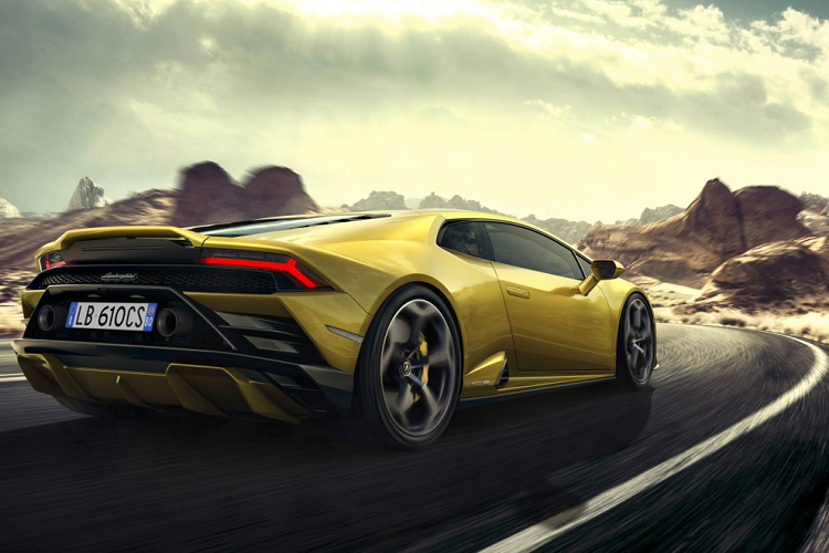 Đi cùng với sự nâng cấp sức mạnh là một hệ thống kiểm soát lực kéo thể thao (Performance Traction Control System – P-TCS) hoàn toàn mới. Với hệ thống này, sức mạnh từ động cơ sẽ được điều chỉnh theo từng chế độ lái nhằm đảm bảo an toàn cũng như kiểm soát đuôi xe tốt hơn ở cả điều kiện đường khô, đường ướt và tuyết.