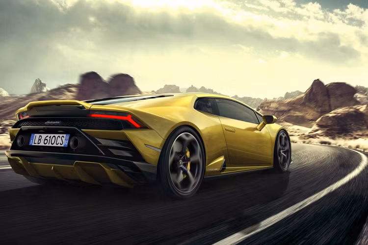 Đi cùng với sự nâng cấp sức mạnh là một hệ thống kiểm soát lực kéo thể thao (Performance Traction Control System – P-TCS) hoàn toàn mới. Với hệ thống này, sức mạnh từ động cơ sẽ được điều chỉnh theo từng chế độ lái nhằm đảm bảo an toàn cũng như kiểm soát đuôi xe tốt hơn ở cả điều kiện đường khô, đường ướt và tuyết.