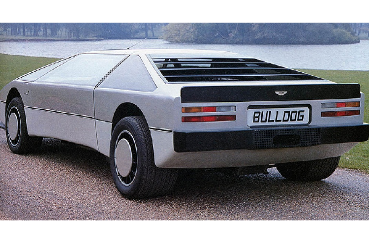 Khi ra mắt, Aston Martin trang bị cho chiếc xe này khối động cơ V8 tăng áp kép, dung tích 5,3 lít. Khối động cơ của Bulldog khi đó được cho là sẽ tạo ra công suất khoảng 700 mã lực.