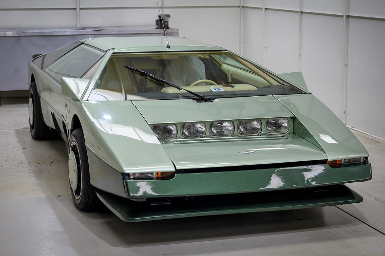 Ngoài Bulldog, Willams Towns còn được biết đến nhiều hơn với concept của Aston Martin Lagonda, chiếc xe sang sử dụng động cơ điện sắp được Aston Martin ra mắt.