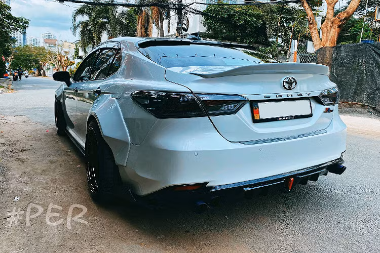 Tuy nhiên, để độ được như thế này cả một quá trình và cả tâm huyết của chủ xe và tay nghề của người thợ Việt.