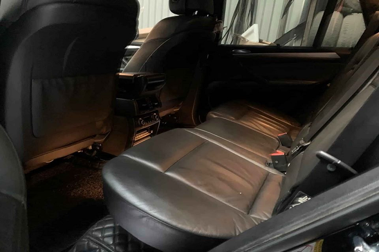 Các đối thủ của BMW X5 hiện nay gồm có Mercedes-Benz GLE, Audi Q7, Lexus RX hay Volvo XC60 Inscription. 