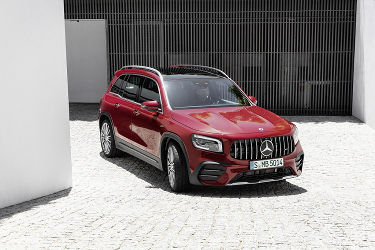 Sau khi ra mắt tại Thái Lan và Việt Nam, Mercedes-Benz GLB-Class 2020 mới chuẩn bị được giới thiệu tại Malaysia. Khác với 2 thị trường lân cận, Malaysia có thêm phiên bản hiệu suất cao Mercedes-AMG GLB 35 4Matic.