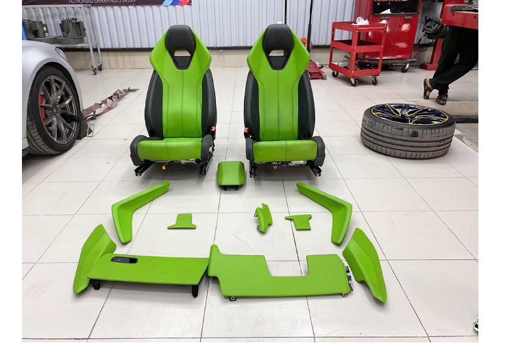 Trên thực tế các dòng xe sang hay siêu xe đắt tiền rất ít khi được sơn lại màu sơn mới, vì cách làm này sẽ mất đi màu sơn nguyên bản – sơn “zin” của xe, điều này khiến chiếc xe nhanh chóng giảm giá trị xe đi đáng kể do mất lớp sơn gốc.