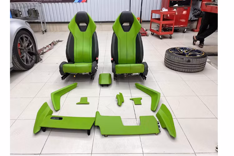 Trên thực tế các dòng xe sang hay siêu xe đắt tiền rất ít khi được sơn lại màu sơn mới, vì cách làm này sẽ mất đi màu sơn nguyên bản – sơn “zin” của xe, điều này khiến chiếc xe nhanh chóng giảm giá trị xe đi đáng kể do mất lớp sơn gốc.