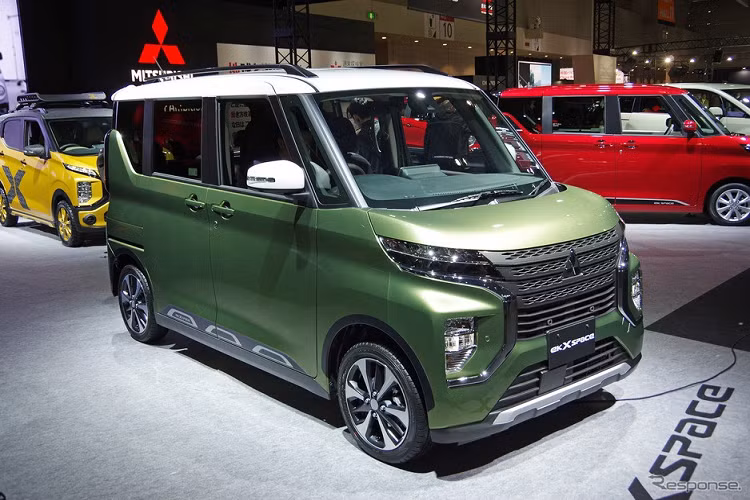 Dự kiến, Mitsubishi eK X Space và eK Space 2020 sẽ được tung ra thị trường Nhật Bản vào mùa xuân năm nay. Cả hai mẫu xe này đều là sản phẩm của dự án hợp tác giữa Mitsubishi và Nissan. Liên doanh NMKV của Mitsubishi và Nissan sẽ chịu trách nhiệm sản xuất 2 mẫu xe này.