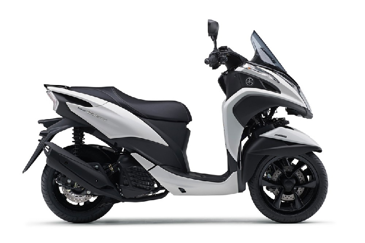 Điểm đặc biệt của Yamaha Tricity 155 2020 chính là hệ thống treo trước giúp xe có khả năng nghiêng khi vào cua. Khác với hệ thống treo thông thường, dàn chân trước của xe có hai bánh và 4 phuộc ống lồng, trông đó mỗi cặp phuộc ống lồng được đặt cùng phía ở mỗi bánh xe.