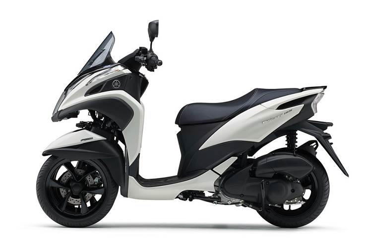 Như đã nói ở trên, Yamaha Tricity 155 2020 vẫn mang thiết kế cũ với kiểu dáng maxi-scooter nhưng mang thiết lập 3 bánh với 2 bánh trước giống với mẫu Tricity 125 của hãng. Phần đầu xe nổi bật với đèn pha kích thước lớn và kính chắn gió.