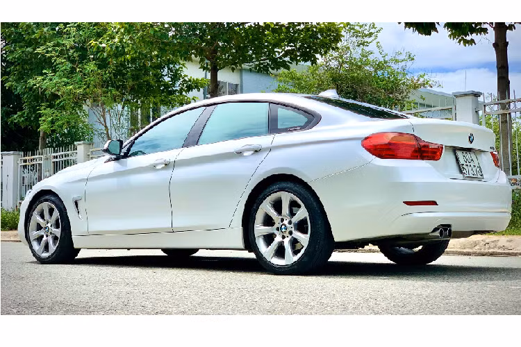 BMW 428i Grand Coupe sở hữu kích thước tổng thể (dài x rộng x cao) lần lượt: 4.638 x 1.825 x 1.389 (mm), đi kèm với chiều dài cơ sở 2.810 mm. Kích thước của 428i Grand Coupe tương đương với BMW 3 Series (F30), khi nó có cùng chiều dài cơ 2.810 mm. BMW 428i Grand Coupe sở hữu thể tích khoang hành lý trên xe rộng 480 lít, và có thể gia tăng lên 1.300 lít nếu gập phẳng hàng ghế sau.