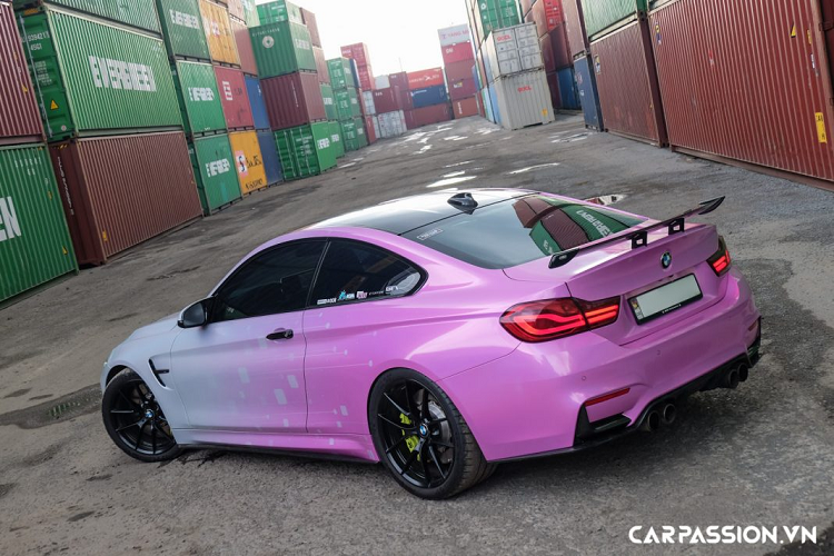 Theo chia sẻ từ chủ nhân của bản độ trên chiếc BMW M4 F82 này, tổng giá trị các món “đồ chơi” được anh trang bị có giá lên đến hơn 1 tỷ Đồng.