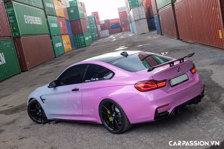 Theo chia sẻ từ chủ nhân của bản độ trên chiếc BMW M4 F82 này, tổng giá trị các món “đồ chơi” được anh trang bị có giá lên đến hơn 1 tỷ Đồng.