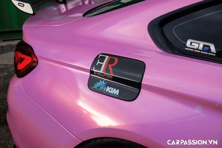 BMW M4 F82 sử dụng khối động cơ 6 xi-lanh thẳng hàng tăng áp kép, có dung tích 3.0 lít, sản sinh công suất tối đa 431 mã lực và mô men xoắn cực đại đạt mức 550 Nm.