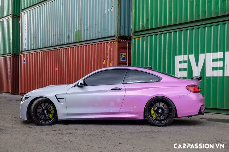 Đây là chiếc BMW mang số thứ tự 008 trong số hàng trăm mẫu xe BMW thuộc câu lạc bộ BMW Car Club Việt Nam và có giá xe BMW M4 chính hãng lên đến hơn 4,383 tỷ Đồng.