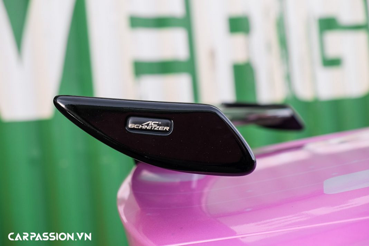 Nhờ hộp số 7 cấp M-DCT, mẫu xe thể thao 2 cửa này chỉ mất vỏn vẹn 4,1 giây để tăng tốc từ 0-100 km/h, tốc độ tối đa được giới hạn ở mức 250 km/h. Tuy nhiên với những sự nâng cấp kể trên, công suất của xe đã đạt mức gần 600 mã lực, mang lại hiệu năng vận hành ấn tượng hơn cũng như trải nghiệm lái phấn khích hơn.