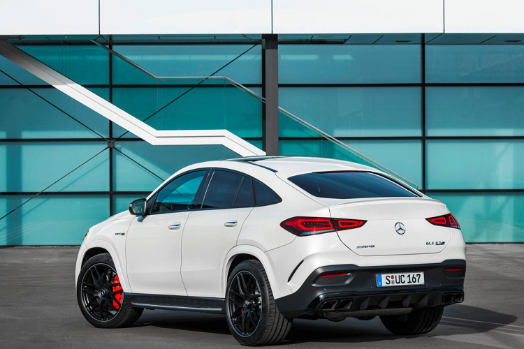 Giá xe Mercedes-AMG GLE63 S Coupe 2021 sẽ thay đổi tùy theo các trang bị cho xe. Mercedes-AMG GLE63 S Coupe 2021 được trang bị hệ thống động cơ tăng áp kép V8 4.0L mới nhất của AMG, kết hợp với máy phát điện EQ Boost.