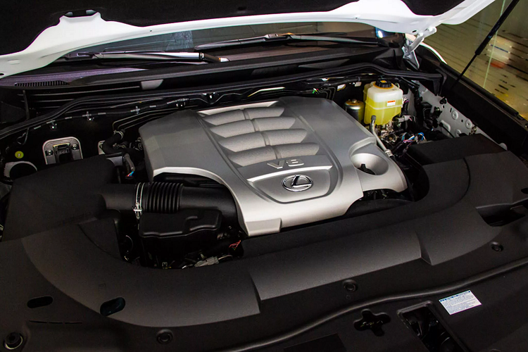 Hiện tại, Lexus LX 570 phiên bản Super Sport không phải là lựa chọn duy nhất, khi các đại gia dễ dàng “đập hộp” Lexus LX 570 nhập tư với nhiều phiên bản khác nhau, thậm chí là cả phiên bản sản xuất giới hạn 500 chiếc trên toàn thế giới như LX 570 “Inspiration Series”, hay bản độ 4 ghế phong cách siêu sang “MBS” đang lên ngôi.