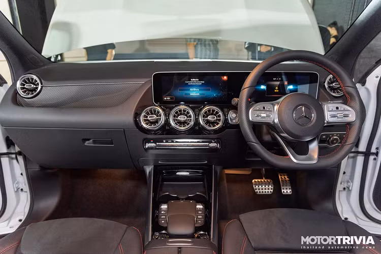 Sau khi ra mắt thế hệ thứ 2 vào cuối năm ngoái, đến nay Mercedes-Benz GLA thế hệ mới đã được giới thiệu tại Thái Lan. Mercedes-Benz GLA thế hệ mới tại Thái Lan được bán ra duy nhất phiên bản GLA 200 “AMG Dynamic” có giá bán 2.399.000 baht (khoảng 1,8 tỷ đồng). Phiên bản này được lắp ráp tại nhà máy Mercedes-Benz Thái Lan (dùng cho thị trường nội địa Thái).