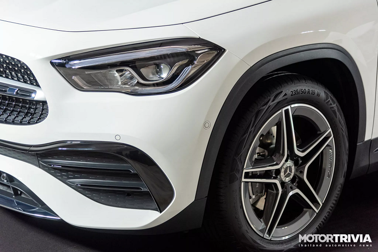 Hỗ trợ lái với kiểm soát hành trình + giới hạn tốc độ Speedtronic, cảnh báo áp suất lốp, nhắc nhở người lái mệt mỏi khi cầm lái xe. Hệ thống hỗ trợ giữ khoảng cách Distronic, hỗ trợ đánh lái…