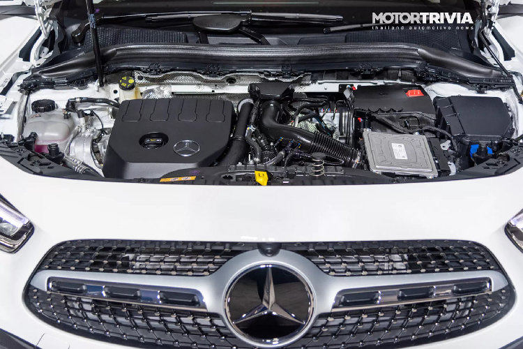 Trong danh mục sản phẩm xe gầm cao của Mercedes-Benz, dòng GLA được định vị thấp nhất, tức nằm dưới GLB và GLC. Nếu về Việt Nam trong thời gian tới, Mercedes-Benz GLA 2021 có thể sẽ lắp động cơ 1.3L tăng áp tương tự như tại Thái Lan, đồng thời GLA sẽ trở lại cạnh tranh trực tiếp với các đối thủ phân phối chính hãng như: BMW X1/X2, Volvo XC40 hay Audi Q3/Q3 Sportback.