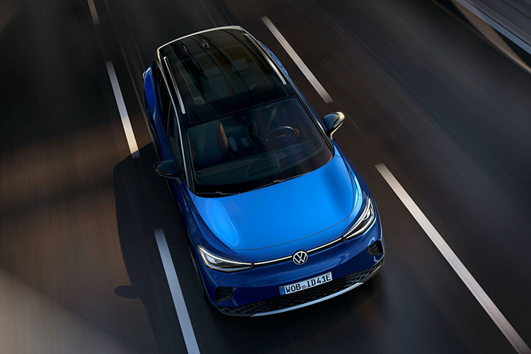 Xe sẽ sẽ được mở bán vào đầu năm sau tại thị trường thế giới, mức giá xe Volkswagen Golf R 2021 khởi điểm dự kiến từ 41.000 USD (tương đương khoảng 945 triệu đồng).