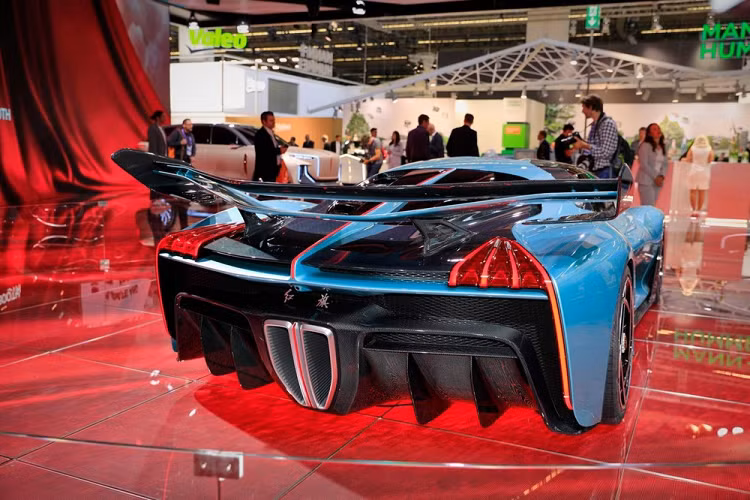 Sau 1 năm, thương hiệu Hồng Kỳ mới quyết định số phận của siêu xe này. Theo đó, xe sẽ được đưa lên dây chuyền sản xuất thương mại trong năm 2021. Tuy nhiên, sẽ chỉ có đúng 70 chiếc được xuất xưởng và bán ra thị trường, giá xe Hồng Kỳ S9 lên đến 10 triệu Nhân dân tệ (khoảng 1,45 triệu USD hay 33,6 tỷ đồng). Nói cách khác, đây sẽ là mẫu ôtô Trung Quốc đắt nhất từ trước đến nay.