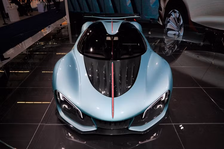 Được thành lập vào năm 1958, Hồng Kỳ vốn là thương hiệu ô tô chuyên sản xuất xe cho các nguyên thủ và lãnh đạo cấp cao của Trung Quốc. Truyền thống này vẫn không thay đổi cho đến tận ngày nay. Hiện Hồng Kỳ là thương hiệu thuộc tập đoàn FAW - một hãng ô tô quốc doanh lớn của Trung Quốc.