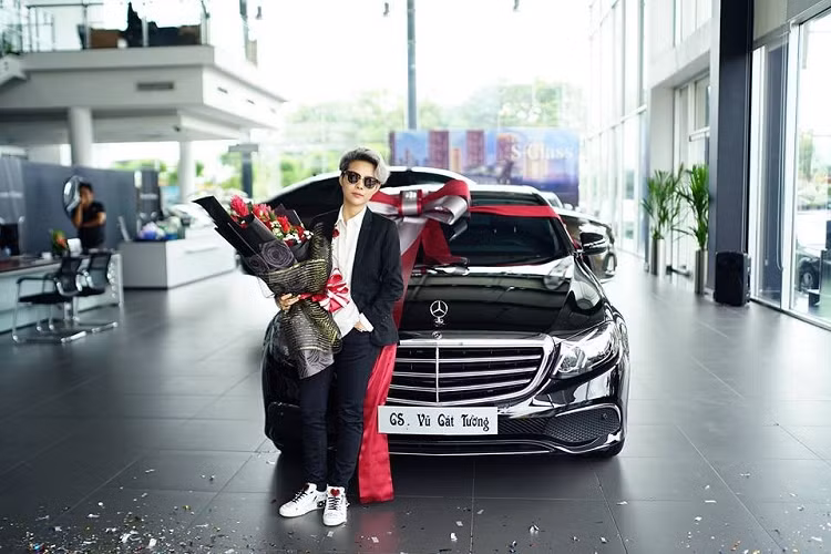 Sau Mercedes-Benz E 200, Vu Cat Tuong 