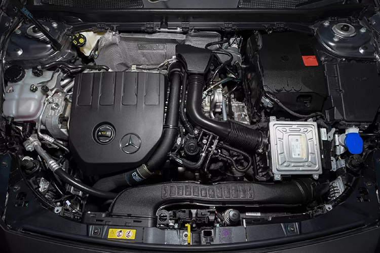 Cả hai phiên bản A200 tại Thái đều sử dụng chung động cơ xăng 4cyl thẳng hàng, dung tích 1.3L (1.332cc), tăng áp (mã M282) cho công suất tối đa 163 mã lực tại 5.500 vòng/phút và mô-men xoắn cực đại 250Nm đạt được tại dải vòng tua từ 1.620 - 4.000 vòng/phút, sức mạnh được truyền xuống cầu trước (FWD) thông qua hộp số ly hợp kép 7 cấp (7G-DCT).