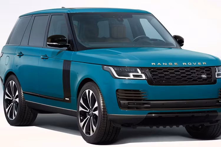 Land Rover cung cấp tổng cộng 7 màu sơn cho mẫu Range Rover phiên bản đặc biệt này, trong đó có 4 màu sơn tiêu chuẩn và 3 màu sơn đặc biệt với số lượng hạn chế.