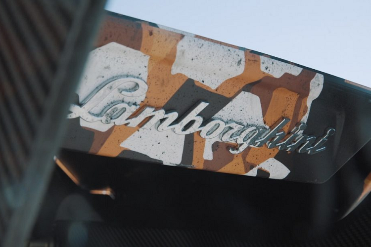 Theo như một video công bố trước đây, chiếc hypercar dành cho đường đua mà Lamborghini Squadra Corse đang phát triển sẽ sử dụng động cơ V12 mạnh mẽ nhất từng được hãng xe này phát triển. Khối động cơ hút khí tự nhiên, dung tích 6,5 lít này sẽ sản sinh công suất cực đại lên đến 830 mã lực.