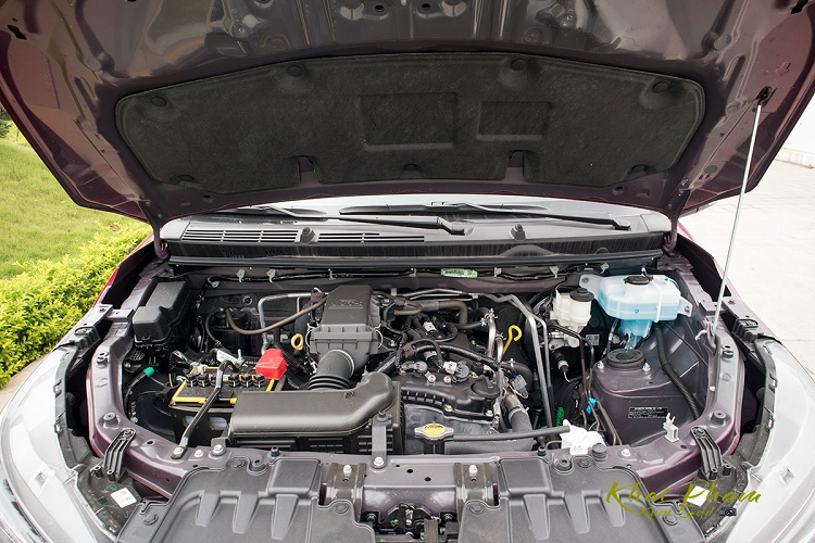 Dưới nắp ca-pô, Toyota Rush 2020 sử dụng động cơ xăng dung tích 1.5L, 4 xy lanh cho công suất tối đa đạt 102 mã lực và mô men xoắn cực đại 134 Nm. Cỗ máy trên kết hợp cùng hộp số tự động 4 cấp và hệ dẫn động cầu sau.