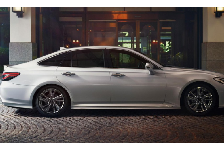 Tại thị trường Nhật Bản, giá xe Toyota Crown 2021 sẽ dao động từ 4,899 - 7,393 triệu Yên (tương đương từ 1,08 cho đến 1,63 tỷ đồng).