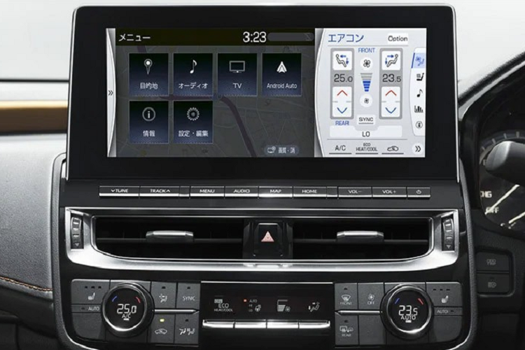 Sự thay đổi kể trên giúp việc chỉnh nhiệt độ và tốc độ quạt gió trở nên dễ dàng hơn mà không gây mất tập trung cho người lái. Tất nhiên, người lái vẫn có thể chỉnh điều hòa thông qua màn hình trung tâm. Đáng tiếc là động cơ của Toyota Crown 2021 tại thị trường Nhật Bản không có gì mới mẻ. 