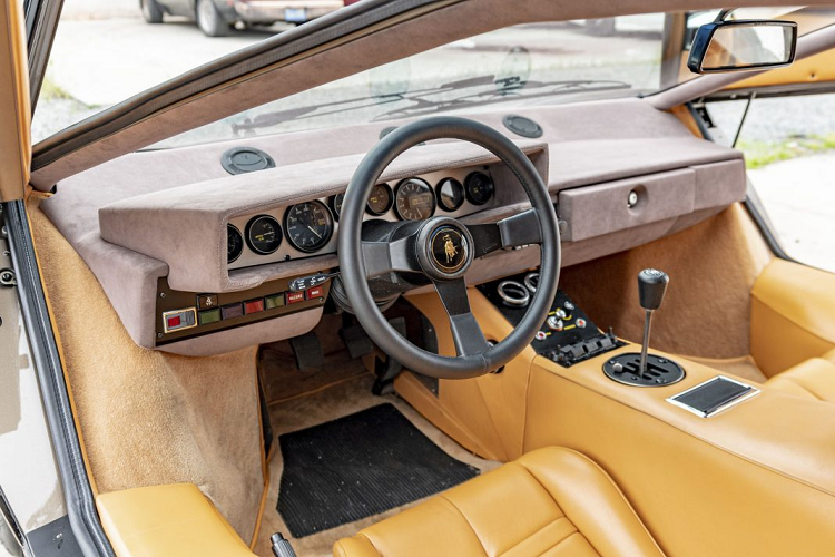 Tính đến tháng 3 năm 2001, chiếc xe mới chỉ lăn bánh tổng cộng 11.888 km. Vào năm 2003, chiếc Lamborghini Countach số khung 1120298 đã được bán cho John Kyle ở Miami, Florida và năm 2005 đã được bán cho Steve Claasen, lúc này chiếc xe vẫn còn màu sắc ngoại thất và nội thất nguyên bản từ khi được xuất xưởng.