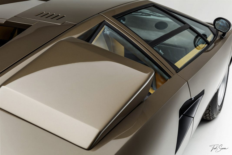 LP400 Countach với số khung 1120298 là chiếc xe số 149 trong số 150 chiếc xe Periscopio nguyên bản đầu tiên. Chiếc xe này đã được giao cho Monaco Motors, đại lý Lamborghini chính thức của Monte Carlo vào ngày 19 tháng 12 năm 1977. Countach LP400 với số khung 1120298 đã được bán mới cho Robert Katz tại West Orange, New Jersey và sau đó bán cho Norman King sống tại St. Augustine, Florida.