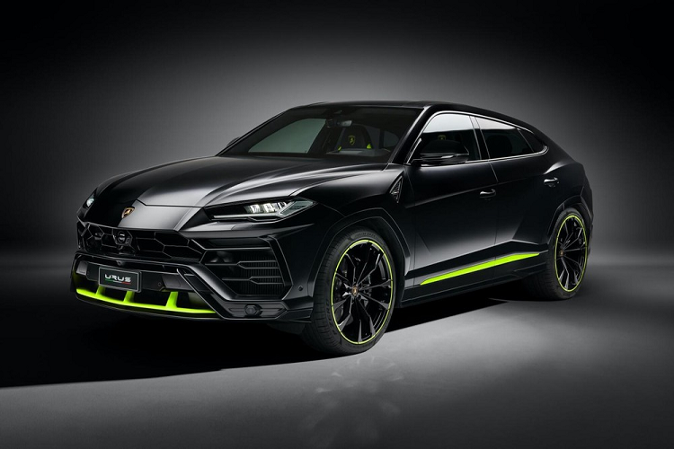 Lamborghini Urus phiên bản Graphite Capsule có thể được hoàn thành một trong bốn màu sắc ở ngoại thất như Bianco Monocerus, Nero Noctis, Grigio Nimbus hay Grigio Keres. 4 màu sơn này là kiểu mờ, bất kể màu thân xe là gì, các phần dưới của xe sẽ được phối các màu sơn nổi bật.