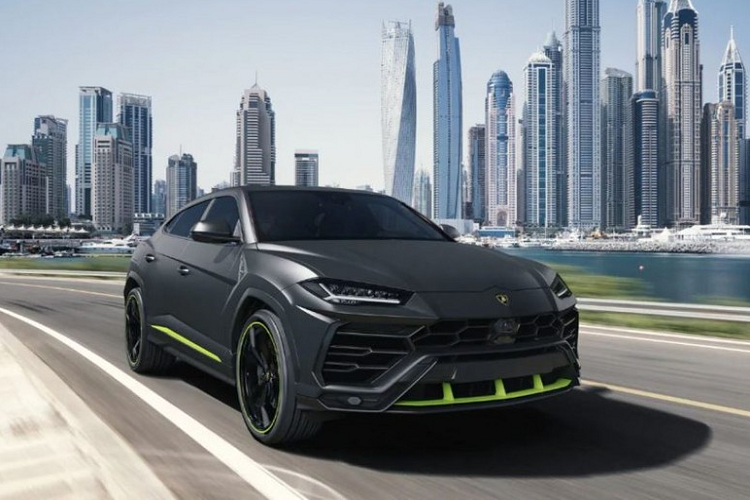 Siêu xe Lamborghini Urus Graphite Capsule sẽ được bán ra từ năm 2021. Giá bán Lamborghini Urus ở đời xe này vào khoảng là 218.009 đô la tại thị trường Mỹ và 186.134 Euro tại thị trường châu Âu. Giá xe Lamborghini Urus tại Việt Nam trên 20 tỷ đồng.