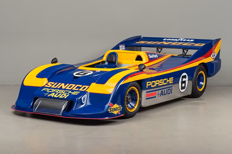 Ngoài việc được chọn bởi Ford, khách hàng cũng phải là một trong những người giàu có bậc nhất khi chiếc xe này có giá bán khỏi điểm từ 400.000 USD. Thêm vào đó, để sở hữu màu sơn độc nhất như chiếc xe này và đảm bảo không một chiếc xe nào khác có được nó, khách hàng phải chọn tùy chọn sơn cá nhân hóa cấp độ 3 với giá bán 100.000 USD.