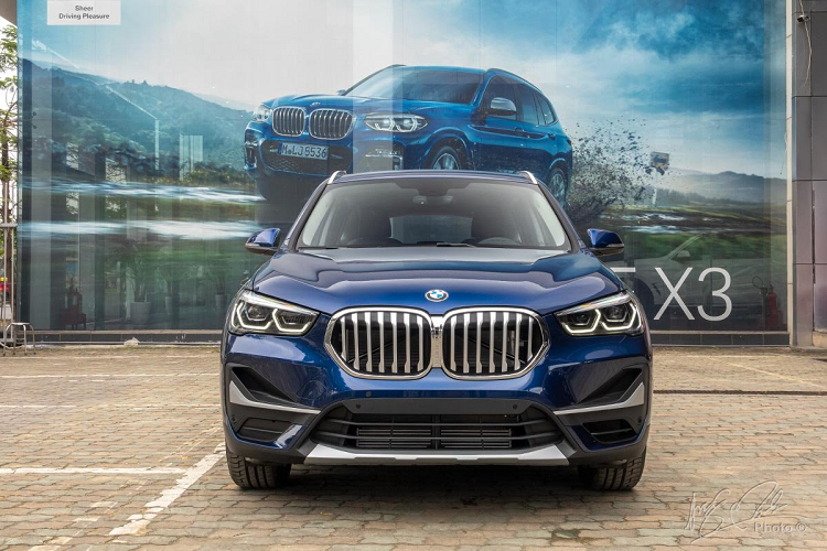 Giá xe BMW X1 2020 hiện đang được bán với mức 1,859 tỷ đồng, cao hơn phiên bản cũ 30 triệu đồng. Đây là mức giá có thể nói có sức cạnh tranh cao khi đối thủ Audi Q3 2020 cũng vừa mới được công bố khoảng trên 1,8 tỷ đồng. Còn Mercdes-Benz GLA đang có giá bán thấp hơn 1,619 tỷ đồng.