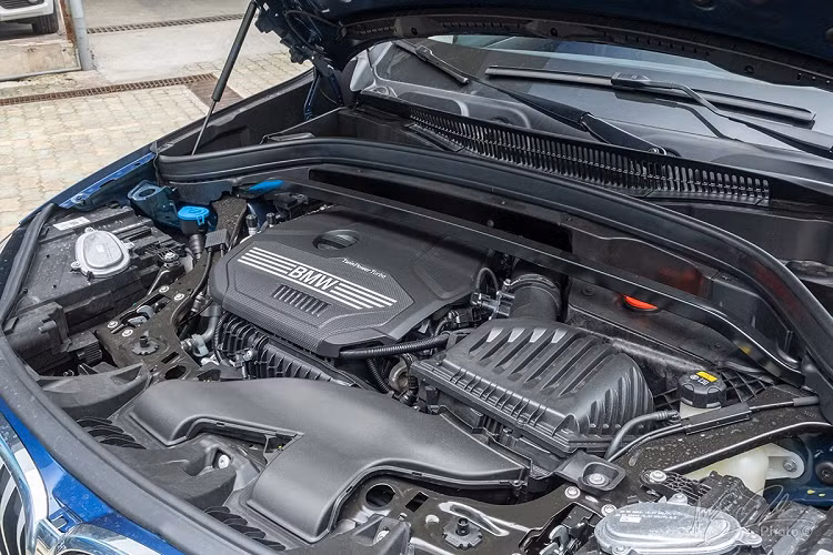 Hàng ghế phía sau được bổ sung thêm 2 cổng sạc dạng Type-C, đệm ghế sau có thể điều chỉnh tiến/lùi 130 mm theo tỉ lệ 60:40 còn lưng ghế được gập linh hoạt theo tỉ lệ 40:20:40. Đây cũng là mẫu xe hơi duy nhất trong phân khúc có hàng ghế sau cho phép điều chỉnh tiến/lùi và độ ngả lưng để giúp hành khách dễ dàng chọn được vị trí ngồi thoải mái nhất.