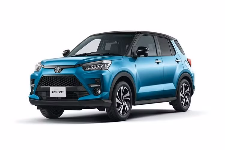 Bên dưới nắp ca-pô, Toyota Raize 2020 được trang bị khối động cơ xăng 3 xy-lanh 1.0L tăng áp kết hợp với hộp số D-CVT cho ra công suất tối đa 97 mã lực và 140 Nm mô-men xoắn cực đại. Bên cạnh đó, việc sử dụng hộp số D-CVT đã đánh dấu việc lần đầu tiên một chiếc xe của Toyota sử dụng hộp số của nhà sản xuất Daihatsu.