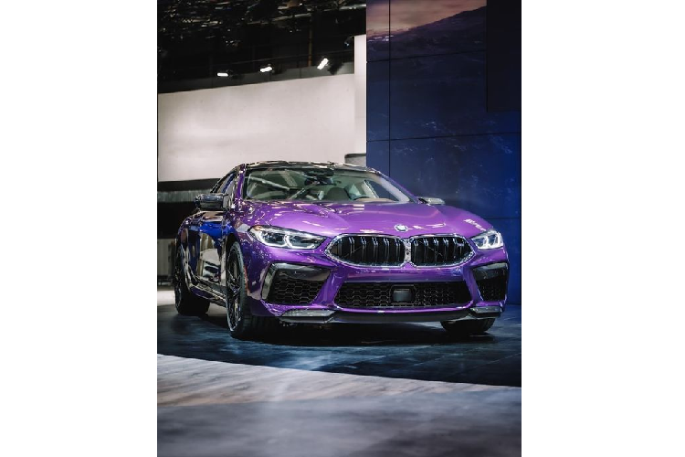 Mặc dù không phải biến thể hiệu năng cao nhất - BMW M8 Competition Gran Coupe (khi không xuất hiện cùng huy hiệu Competition cũng như các nẹp trang trí mạ crom tối), chiếc xe thể thao 4 cửa này vẫn hiên ngang, tự tin với một loạt các trang bị đến từ bộ phận M Performance.