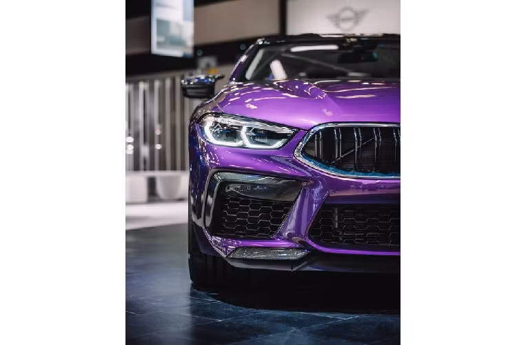 Về động cơ, cung cấp sức mạnh cho cả 2 mẫu BMW M8 Gran Coupe và M8 Competition Gran Coupe là khối máy V8 4,4 lít tăng áp kép, sản sinh công suất lần lượt là 592 mã lực - 750 Nm và 616 mã lực - 750 Nm trên biến thể Competition.